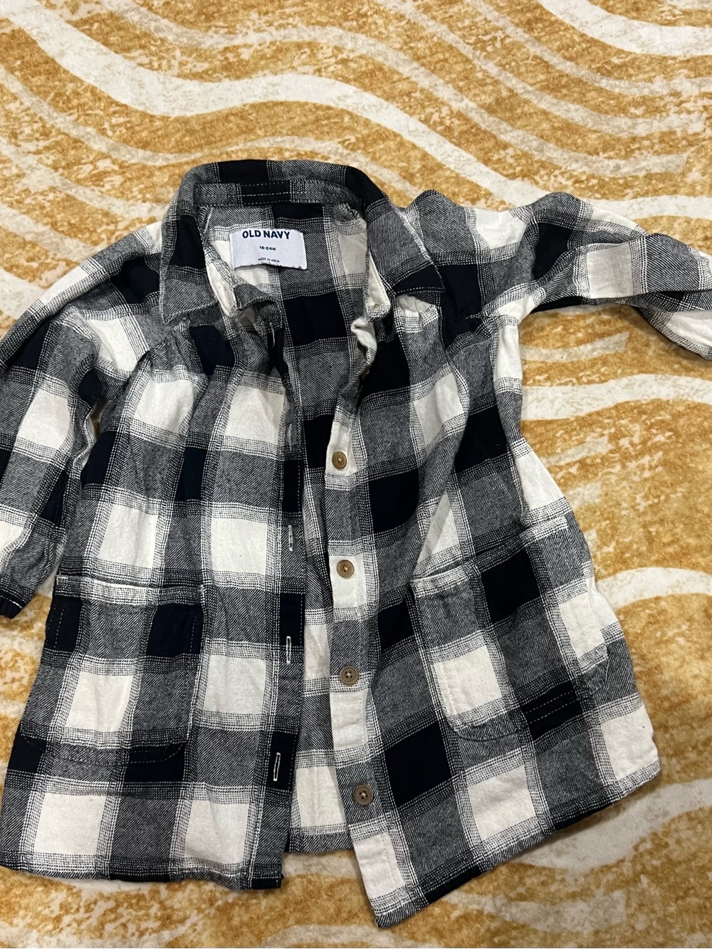 Old Navy Black and White Plaid Button-Up Shirt